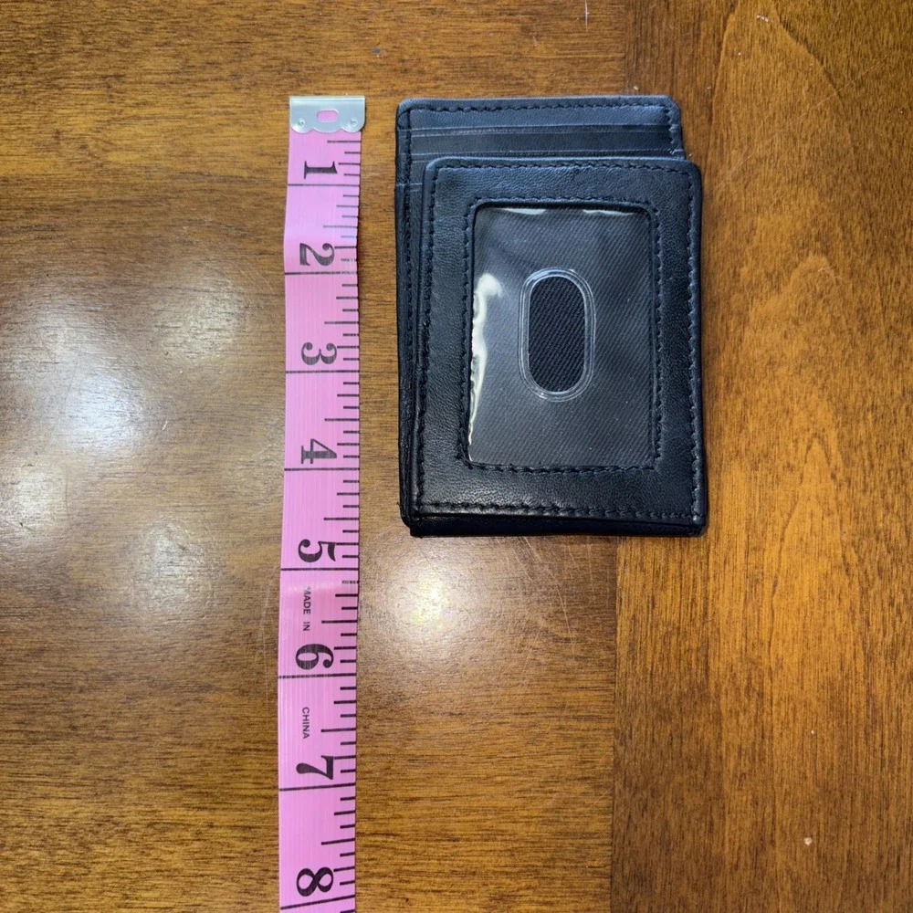 Chaps Men's Small Wallet Magnetic Closure‎
